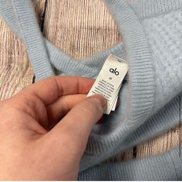 Alo Cashmere Set - Picture 2 of 4